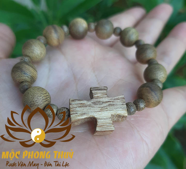 vòng đeo tay mân côi gỗ trầm hương